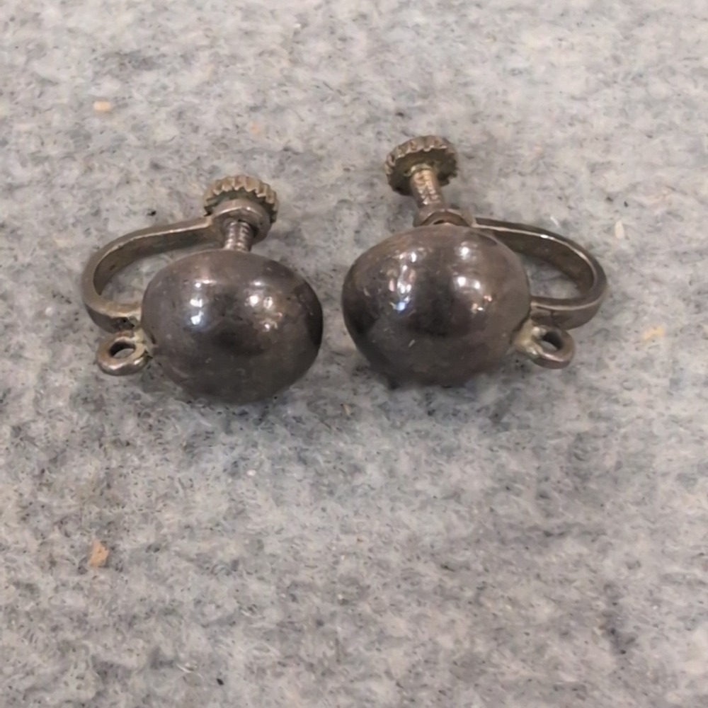 Vintage Silver Ball Half Dome Screw Back Earrings Non-Pierced Retro Style - Picture 1 of 3
